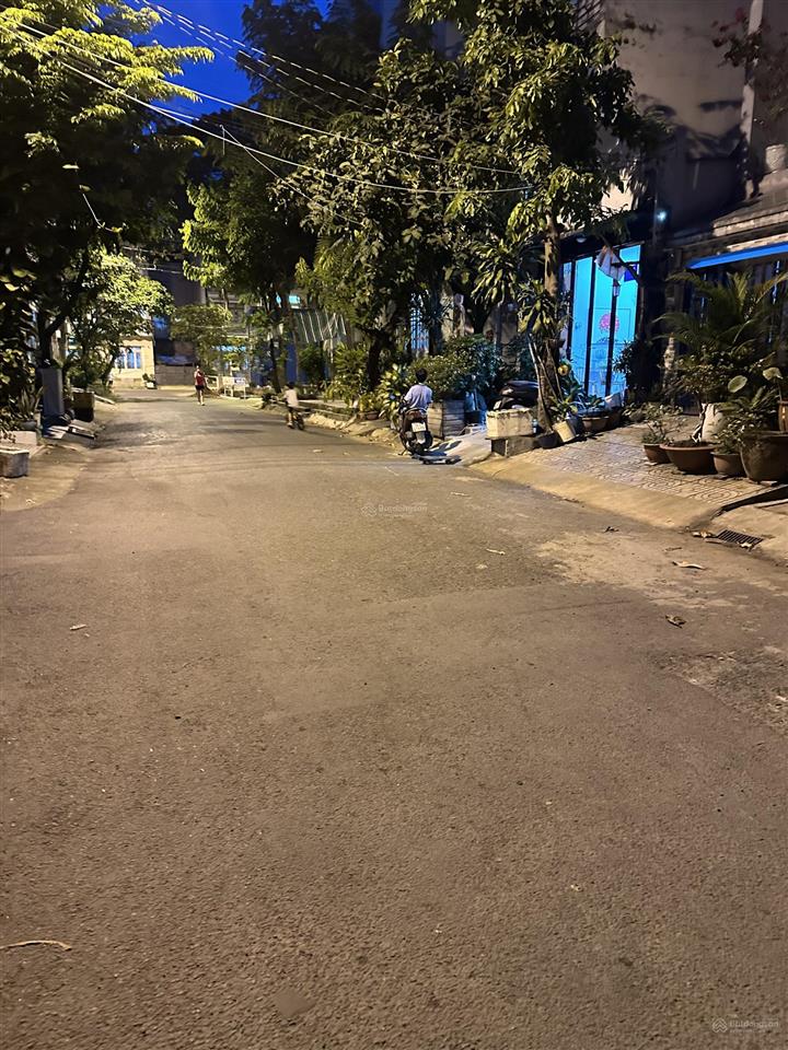 1 lô đối diện công viên trong kdc thành uỷ đường số 18, phường hiệp bình chánh dt 70m2, nhỉnh 7 tỷ.