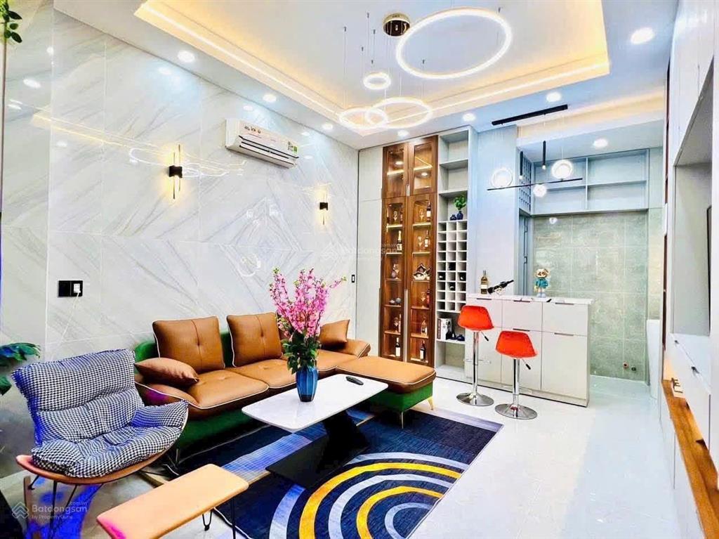 Nhà 4 tầng mt đường số dt 139m sát chợ thủ đức, phạm văn đồng nhỉnh 8 tỷ.
