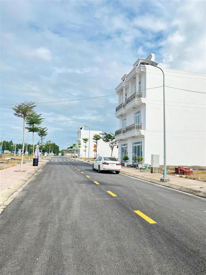 Suất ngoại giao lô đất gần hồ bơi tại kđt alana city  trục đường thương mại chỉ 1,4 tỷ