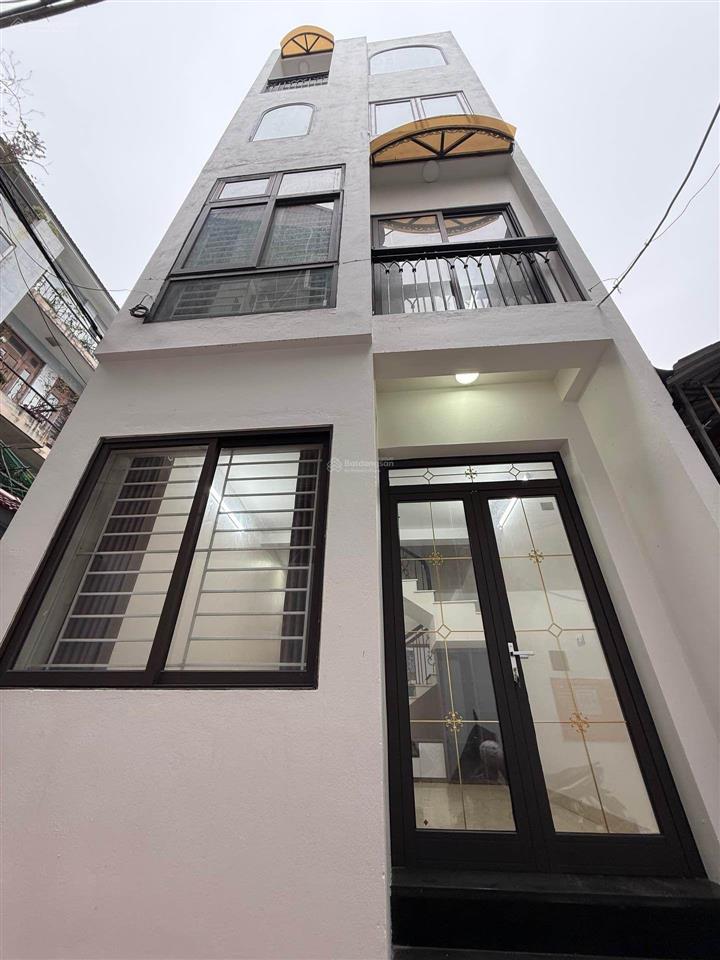 Bán nhà dân xây việt hưng ,ô tô đỗ cửa ,ô tô tránh 10m  dt 45m  4 tầng  full nội thất  8,x tỉ