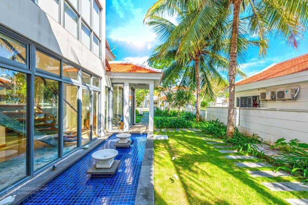 Bán biệt thự ocean villas 65tr/m2, 768 m2, 51 tỷ. sổ lâu dài, nhìn ra beach club và biển.