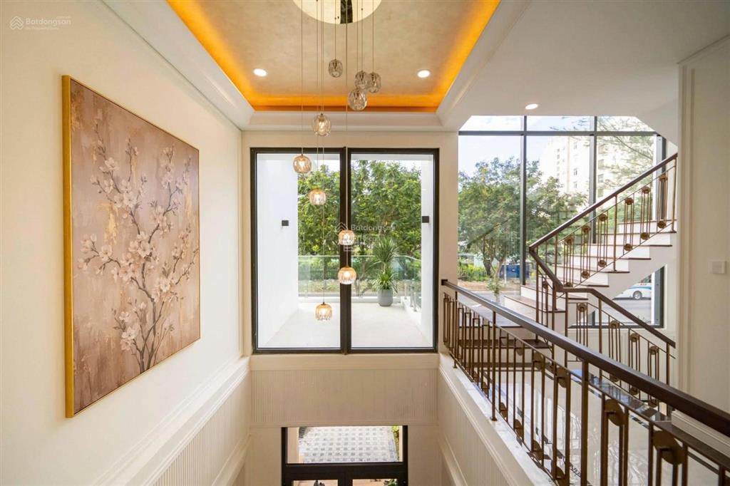 Biệt thự liền kề mặt tiền trường sa, view golf, 4 tầng, bàn giao thô. ở và kinh doanh