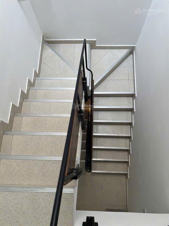 Chdv 2 tầng  10 phòng  720tr/năm. dt 170m2, ngang 6m, đủ nội thất  300m qua pmh  nhỉnh 13 tỷ
