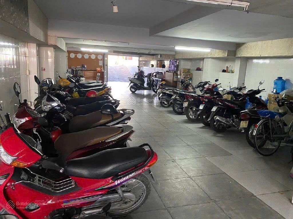 Bán khách sạn 2 mặt tiền đối diện rmit, 252m2, 25 phòng, dòng tiền 180tr/tháng, tân phong, quận 7