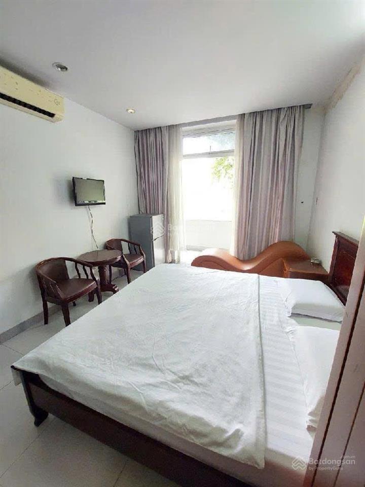 Bán khách sạn 2 mặt tiền đối diện rmit, 252m2, 25 phòng, dòng tiền 180tr/tháng, tân phong, quận 7