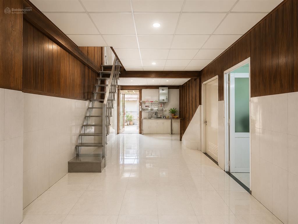 Nhà 2 tầng, 100m2, ngang 5m nở hậu, cách 200m qua quận 1  xác định bán đất  giá nhỉnh 7 tỷ