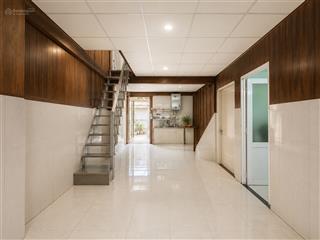 Nhà 2 tầng, 100m2, ngang 5m nở hậu, cách 200m qua quận 1  xác định bán đất  giá nhỉnh 7 tỷ.