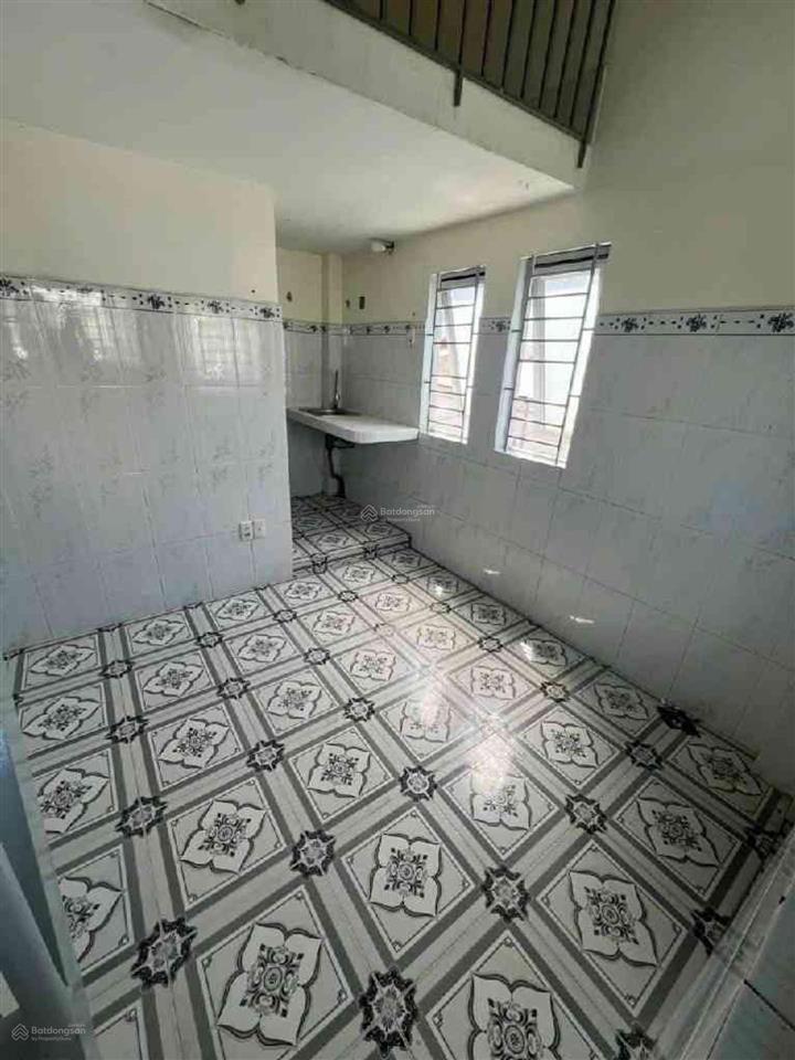 Nhà trọ 5 tầng, sát quận 4. ngang 5m nở hậu, 10 phòng, dòng tiền sẵn, hẻm thông. giá 7 tỷ nhỉnh