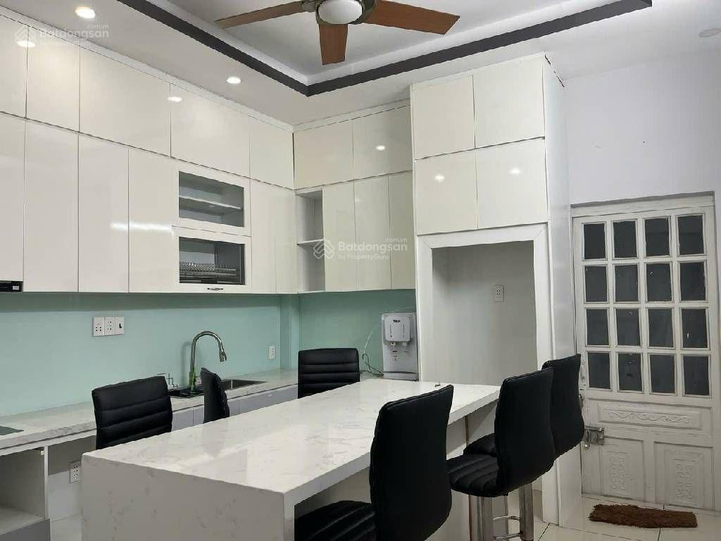 Nhà 4 tầng, 200m qua phú mỹ hưng. xe hơi đỗ cửa  60m2, 4pn, dòng tiền sẵn. nhỉnh nhẹ 8 tỷ