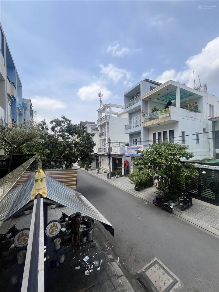 Nhà phố hiện đại 4 tầng, mt nhựa 12m, nội thất cao cấp, cách 500m qua quận 7  60m2, 4pn master.
