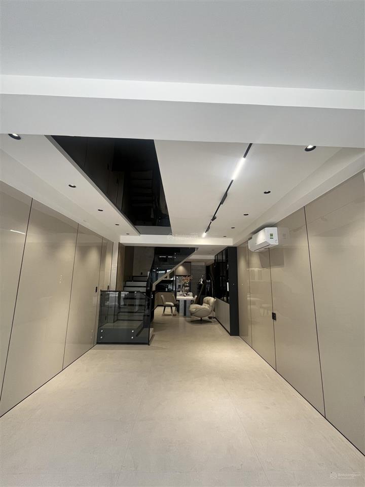 Nhà phố hiện đại 4 tầng, mt nhựa 12m, nội thất cao cấp, cách 500m qua quận 7  60m2, 4pn master.