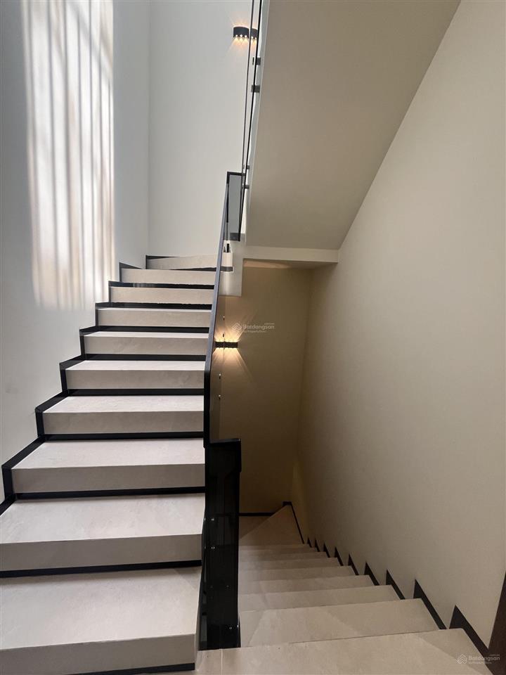 Nhà phố hiện đại 4 tầng, mt nhựa 12m, nội thất cao cấp, cách 500m qua quận 7  60m2, 4pn master.
