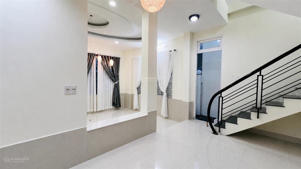 Nhà 3 tầng  100m2, cạnh lotte mart  quận 7. ngang 8.5m, 4 phòng ngủ  hơn 8 tỷ