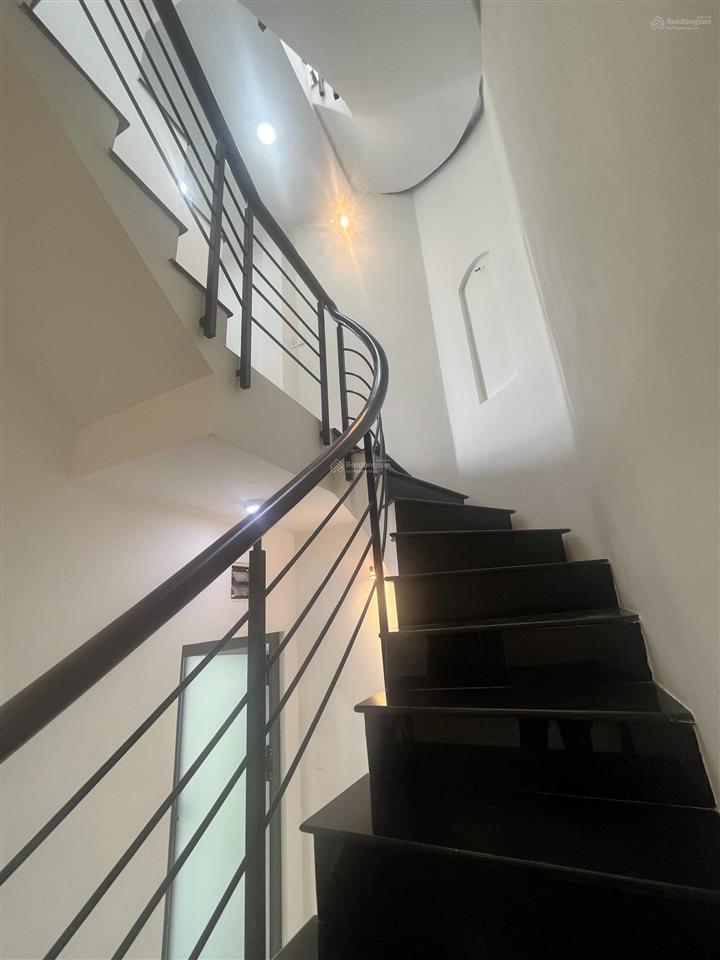 Nhà 4 tầng, mt đường số, lý phục man. 50m2, 4 phòng, full nội thất. giá 11 tỷ