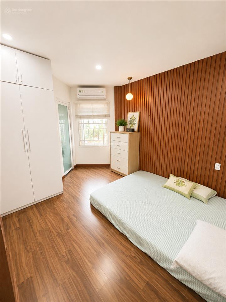 Nhà 5 tầng, ngang 5m, hẻm xe hơi, 4pn, đầy đủ nội thất, sát phú mỹ hưng. chỉ 8 tỷ nhỉnh.