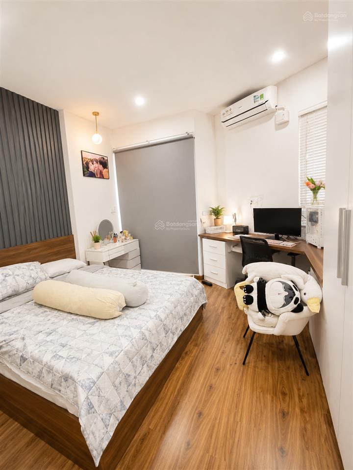 Nhà 5 tầng, ngang 5m, hẻm xe hơi, 4pn, đầy đủ nội thất, sát phú mỹ hưng. chỉ 8 tỷ nhỉnh.