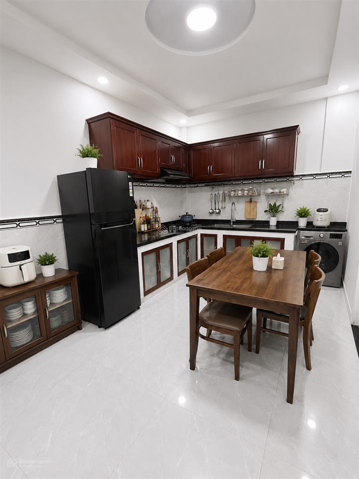 Nhà 2 tầng, chỉ 20m ra lotte mart. 65m2, ngang 6m, 5 phòng ngủ, shr  chỉ 7.x tỷ