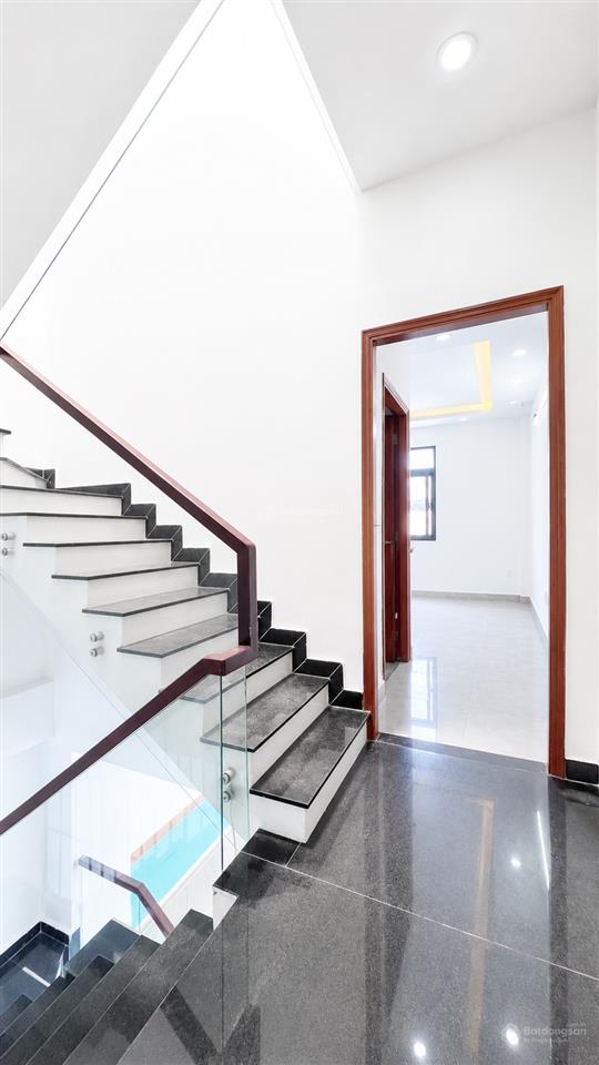 Nhà 4 tầng, 65m2, 4 phòng master, hxh  bùi văn ba. chỉ 7.x tỷ