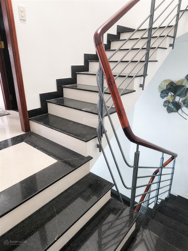 Siêu phẩm 5 tầng  kdc him lam  ngang 5m, có hầm  6 phòng  chỉ 21,x tỷ