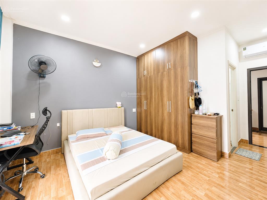 Nhà 4 tầng, 66m2, ngang 5m, 4pn, sát vincom, đủ nội thất, chỉ nhỉnh 6 tỷ