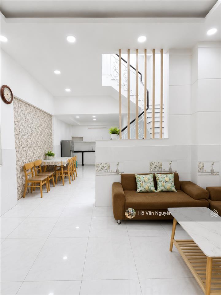 Nhà 2 tầng, phường tân hưng. gần 60m2, ngang 4m8, 3 phòng ngủ  sát lotte mart. giá ngộp 5,8 tỷ