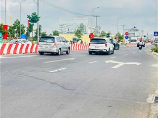 Kẹt tiền nên cần bán lại lô đất sổ hồng sẵn, full thổ cư gần siêu thị coopmart thủ thừa giá 1 tỷ