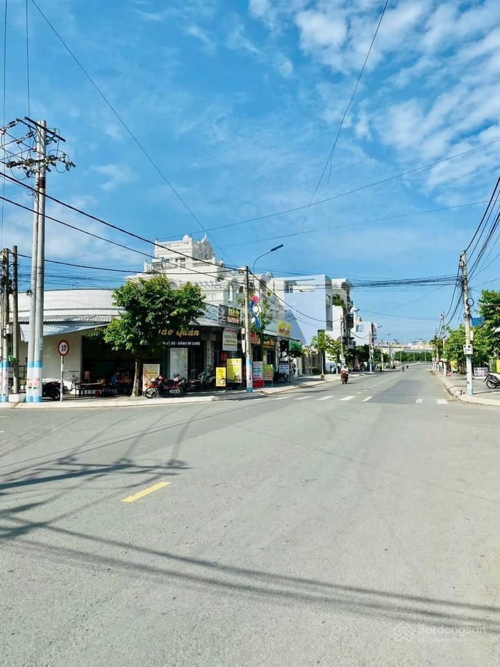 Phường long nguyên  tp. hcm bán nhanh lô 3 mặt tiền sổ sẵn tại nhà