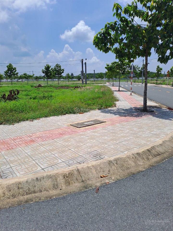 Phường long nguyên  tp. hcm bán nhanh lô 3 mặt tiền sổ sẵn tại nhà