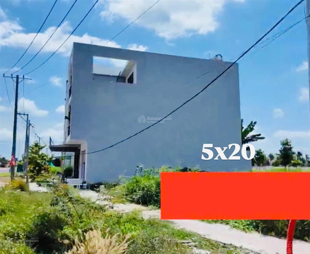 Tôi có lô đất cần bán nằm gần ngân hàng sacombank với giá 1ty1 sổ hồng dân cư đông