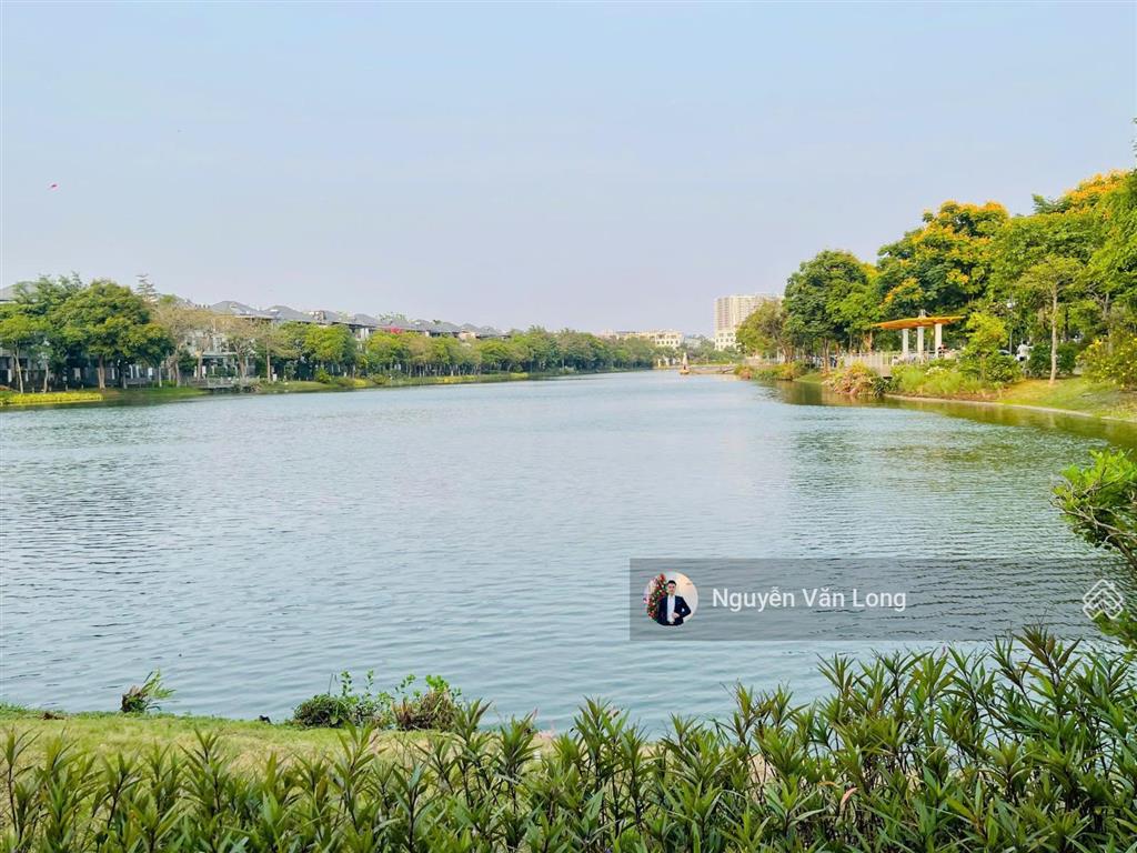 Hot bán căn nhà phố ngay hồ sinh thái giá cực tốt 23,8 tỷ