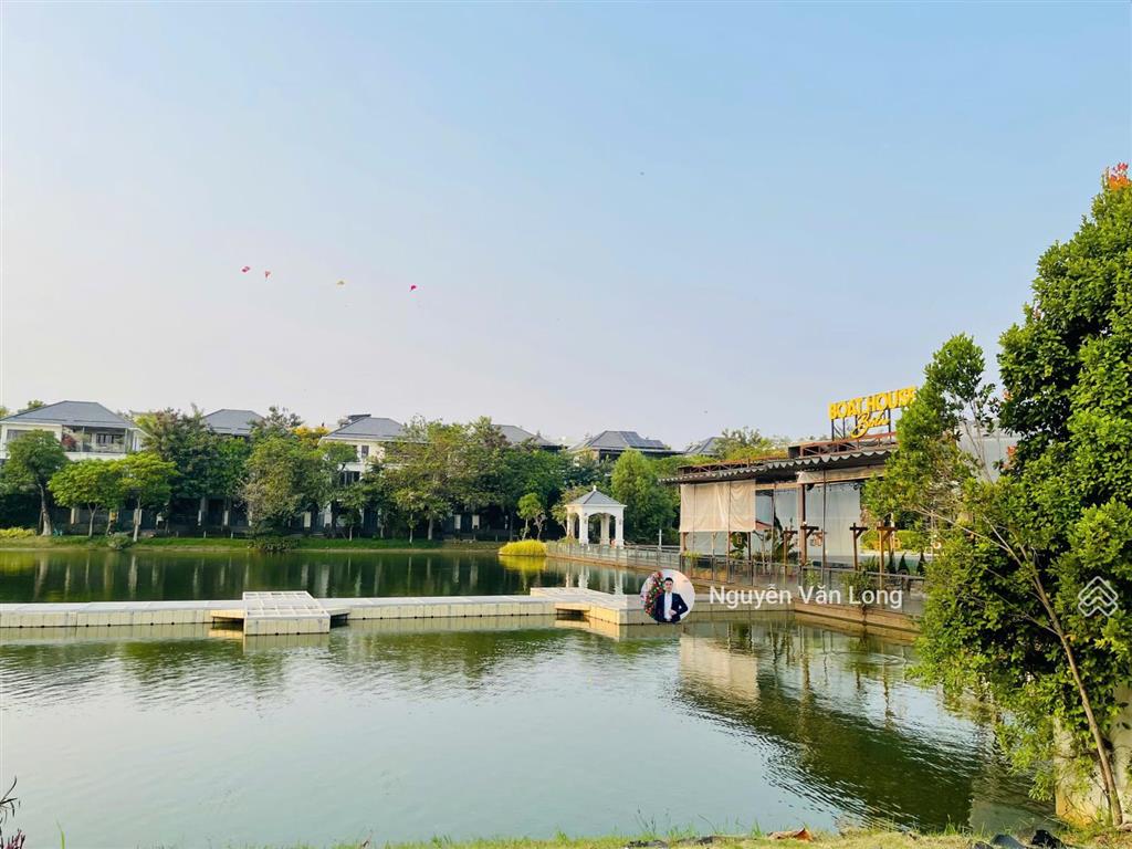 Hot bán căn nhà phố ngay hồ sinh thái giá cực tốt 23,8 tỷ