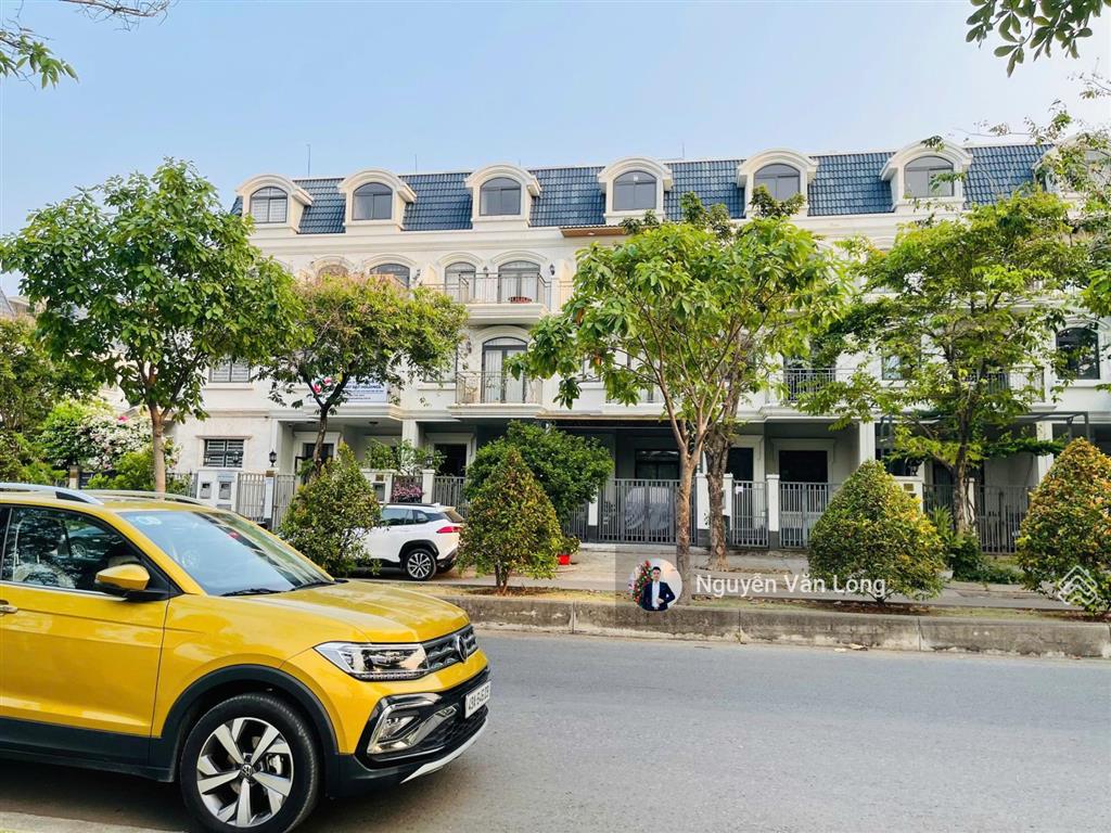 Hot bán căn nhà phố ngay hồ sinh thái giá cực tốt 23,8 tỷ