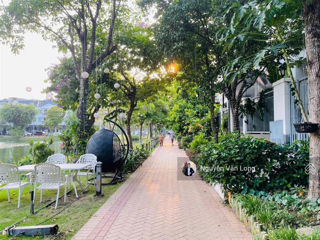 Hot bán căn nhà phố ngay hồ sinh thái giá cực tốt 23,8 tỷ