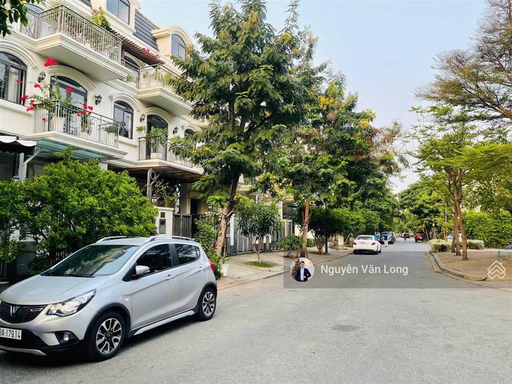 Hot bán căn nhà phố ngay hồ sinh thái giá cực tốt 23,8 tỷ