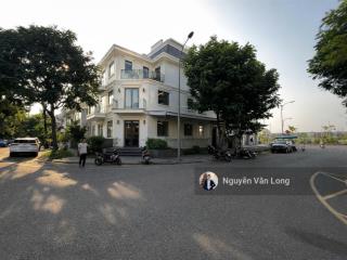 Nhà phố góc 2 mặt tiền sân vườn 8x20m, vị trí ngay ngã tư sầm uất giá 50 triệu (bao thuế)