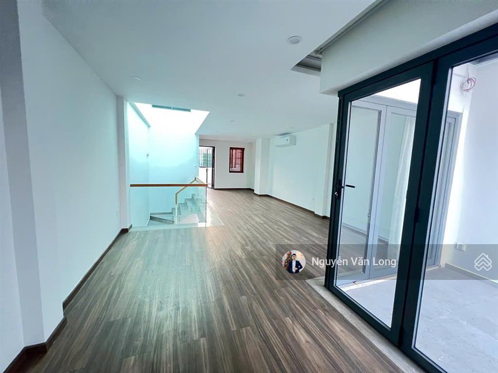 Nhà phố view hồ hoàn thiện cơ bản giá 35 triệu bao thuế (thương lượng khách thiện chí)