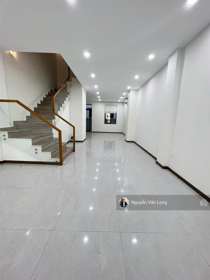 Nhà phố view hồ hoàn thiện cơ bản giá 35 triệu bao thuế (thương lượng khách thiện chí)