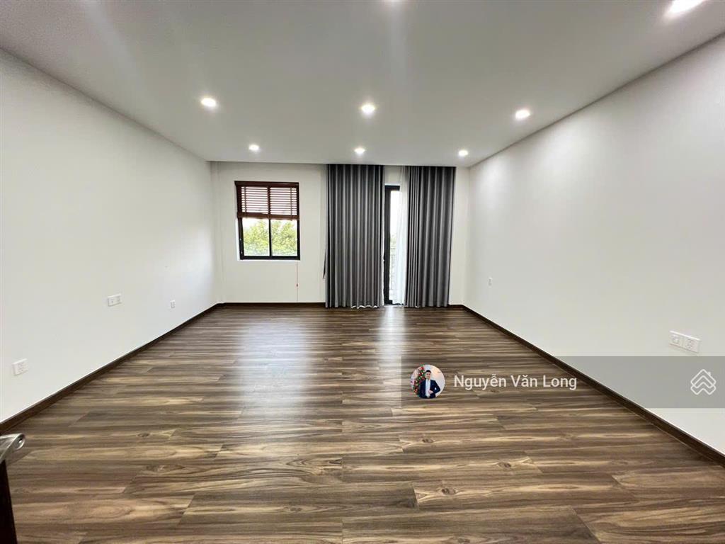 Nhà phố view hồ hoàn thiện cơ bản giá 35 triệu bao thuế (thương lượng khách thiện chí)