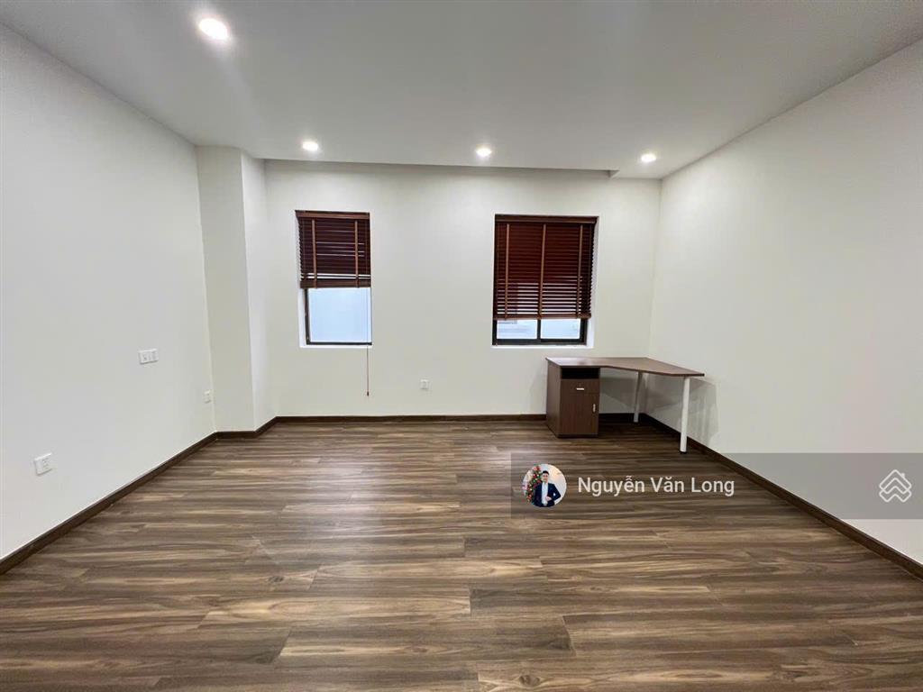 Nhà phố view hồ hoàn thiện cơ bản giá 35 triệu bao thuế (thương lượng khách thiện chí)
