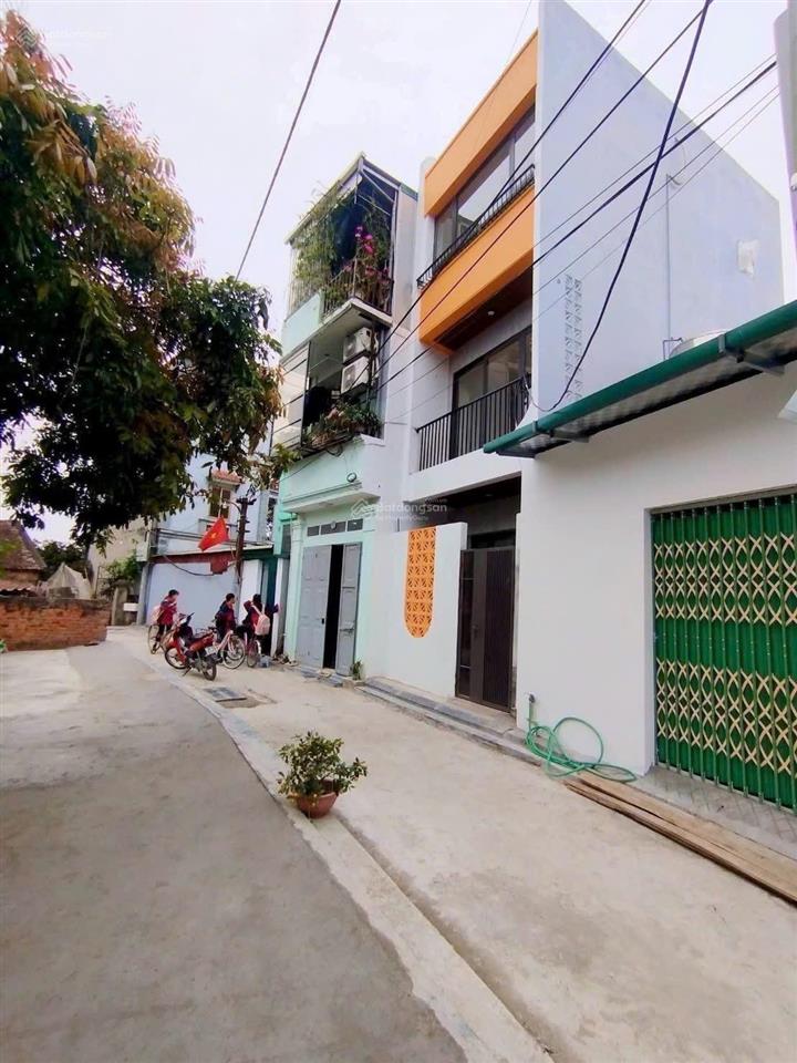 Nhà đẹp  mới tinh  45m2 3 tầng  3 phòng ngủ rất phù hợp với gia đình có 2 con
