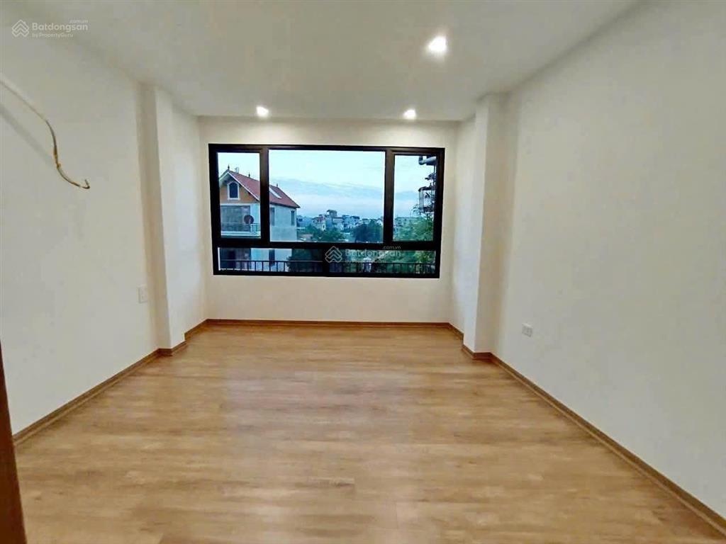 Nhà đẹp  mới tinh  45m2 3 tầng  3 phòng ngủ rất phù hợp với gia đình có 2 con