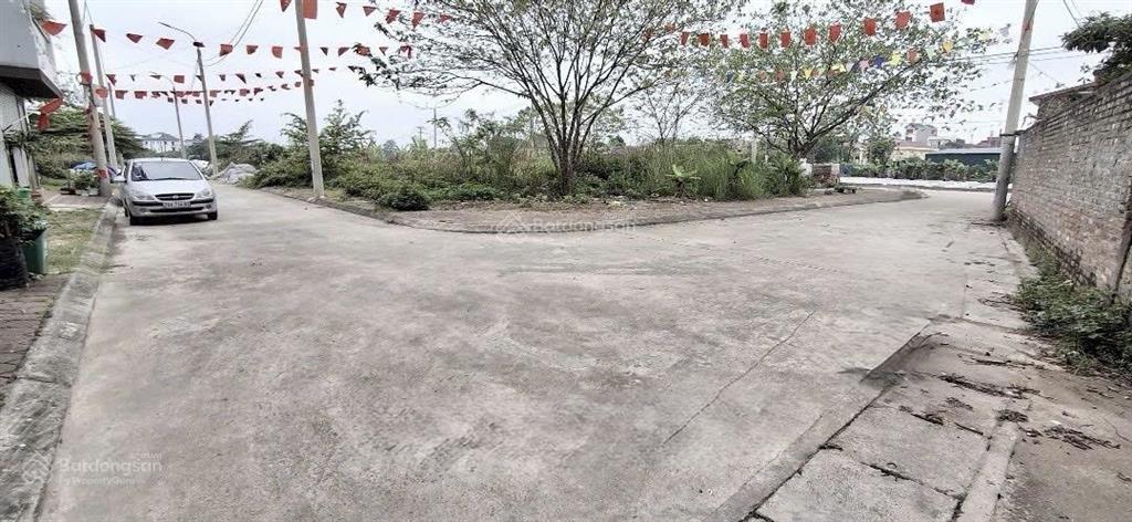 Cực sốc! đấu giá  vân nội  phân lô  vỉa hè  oto tránh dt 69,6m2