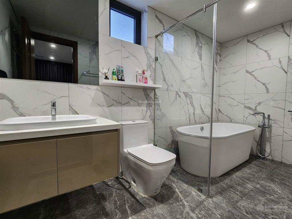 Chính chủ cho thuê chcc vinhomes nguyễn chí thanh căn hộ 86m2 tầng 20 bc hướng đông nam full nt đẹp