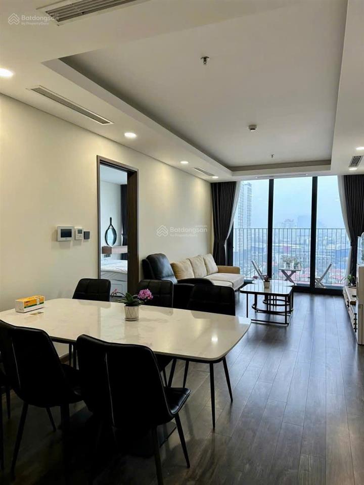 Chính chủ cho thuê chcc vinhomes nguyễn chí thanh căn hộ 86m2 tầng 20 bc hướng đông nam full nt đẹp