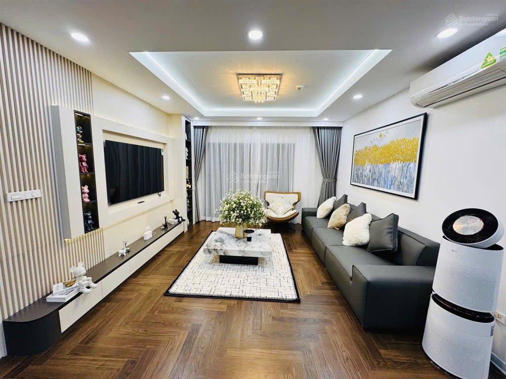 Cc cho thuê vinhomes nguyễn chí thanh. căn góc 138m2 tầng 20, bc hướng nam. giá 30 triệu/tháng.