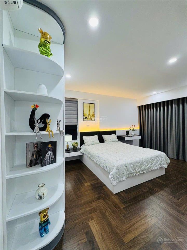 Cc cho thuê vinhomes nguyễn chí thanh. căn góc 138m2 tầng 20, bc hướng nam. giá 30 triệu/tháng.