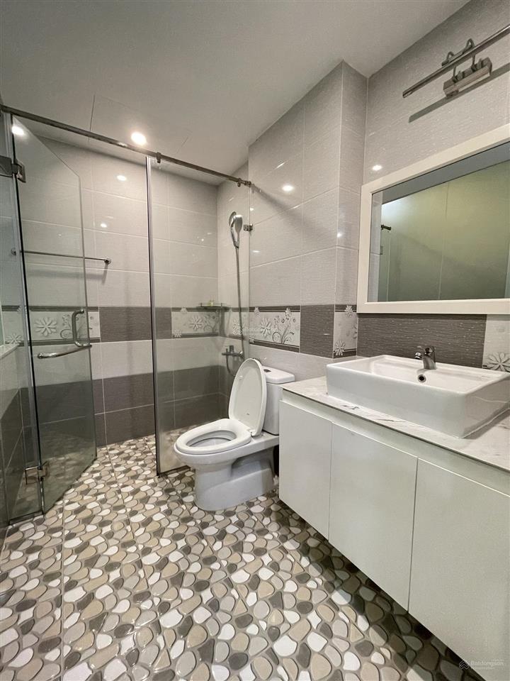 Cho thuê căn hộ chung cư hongkong tower. căn góc 3pn bc đông nam view đsq nga, giá 24 triệu