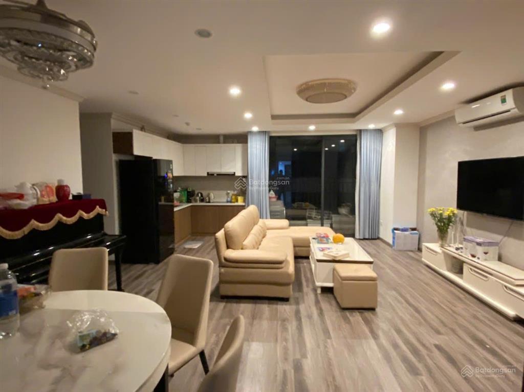 Cho thuê căn góc 2pn 98m² tầng 20  ban công đông nam view đsq nga full nt đẹp giá 18tr/th