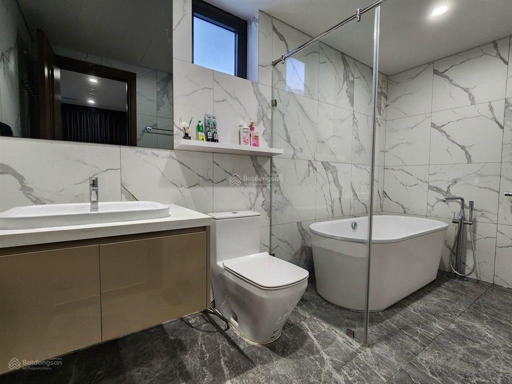Cho thuê chcc hongkong tower. căn góc 3pn 126m2 tầng 20 bc hướng đông nam full nt đẹp giá 23 tr/th