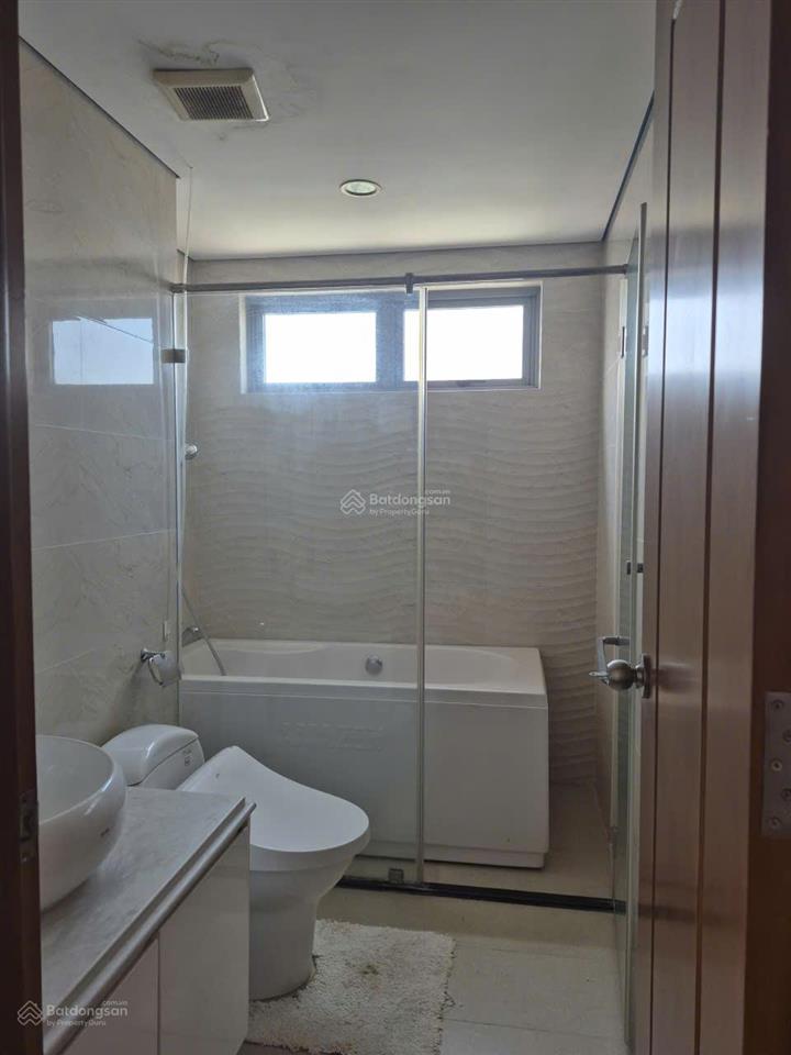 Cc cho thuê vinhomes nguyễn chí thanh. căn góc 115m2 tầng 22, bc hướng nam. giá 26 triệu/tháng